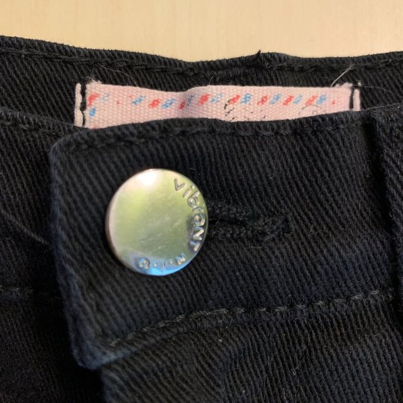 Vibrant Black Short Jeans - Picture 8 of 9